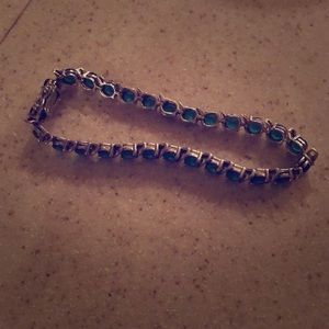 Plate emerald bracelet